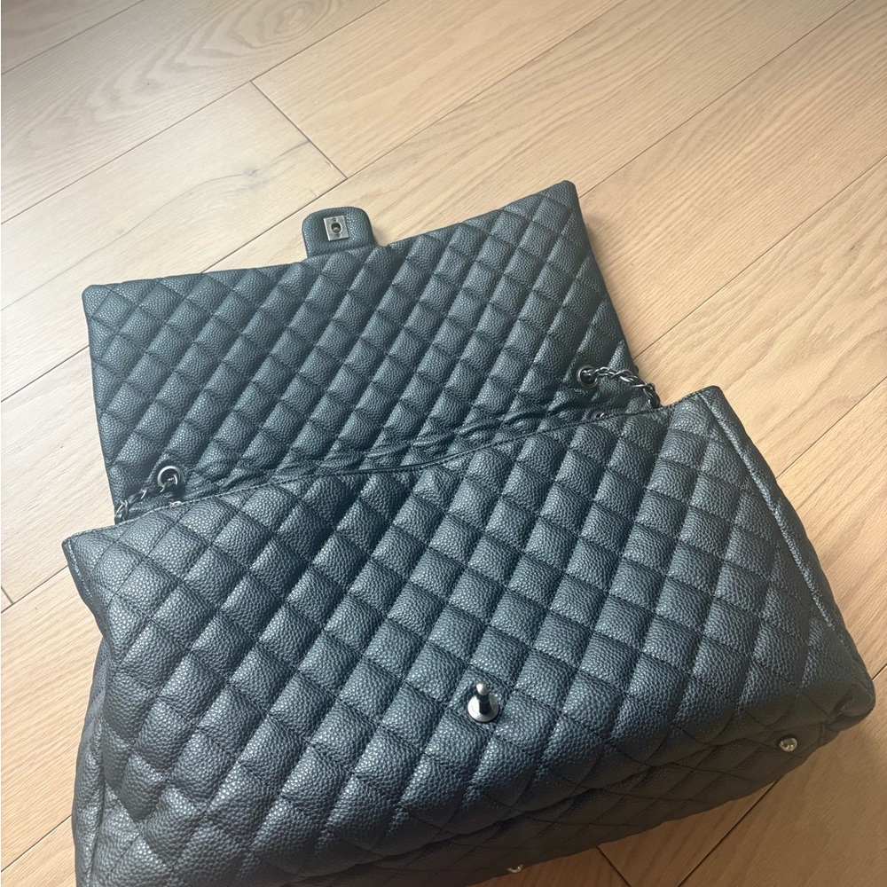 Quilted Double Flap XXL Travel Shoulder Bag - Picture 9 of 14